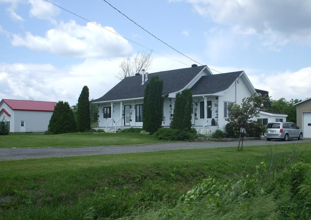 Cote St-Hermas Gite Au Vignoble Мирабел Екстериор снимка