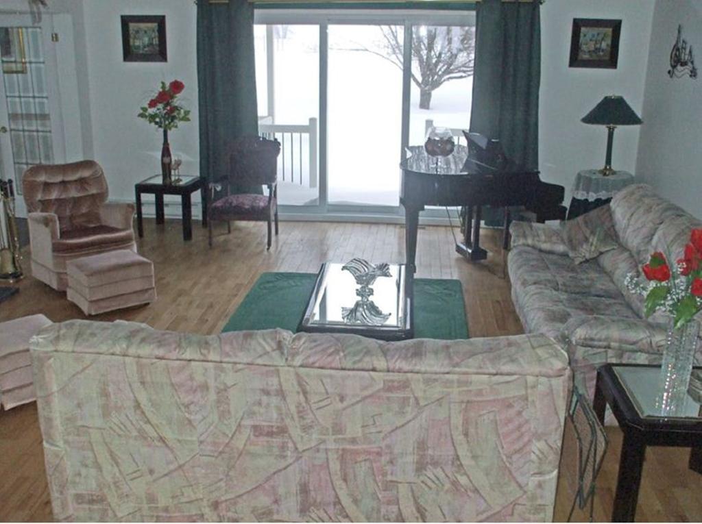 Cote St-Hermas Gite Au Vignoble Мирабел Екстериор снимка